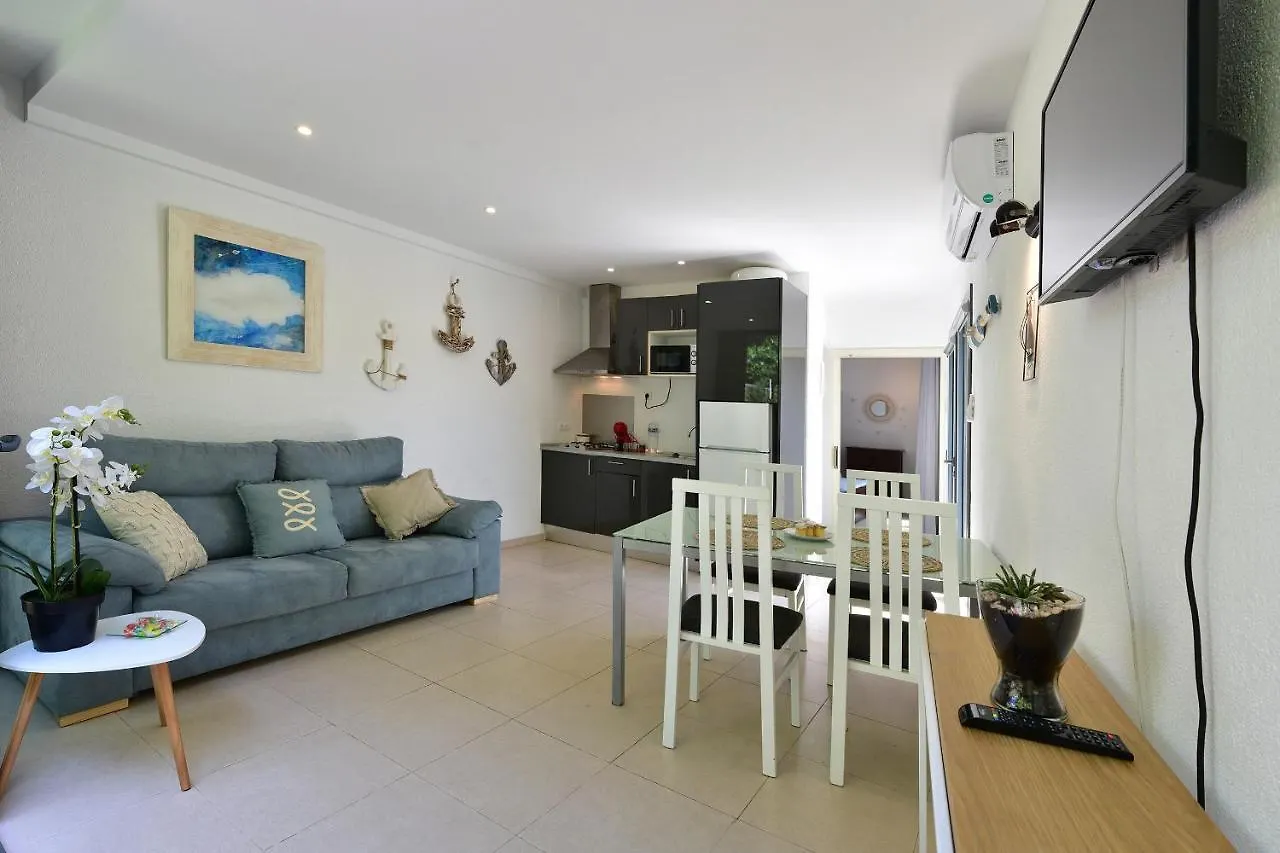 Apartamento Luminoso En El Centro De カダケス アパート